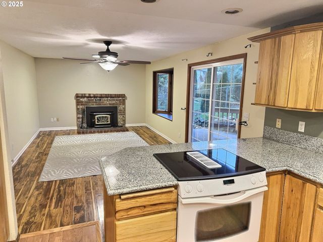 377 Se BARNES Ave, Gresham, OR 97080