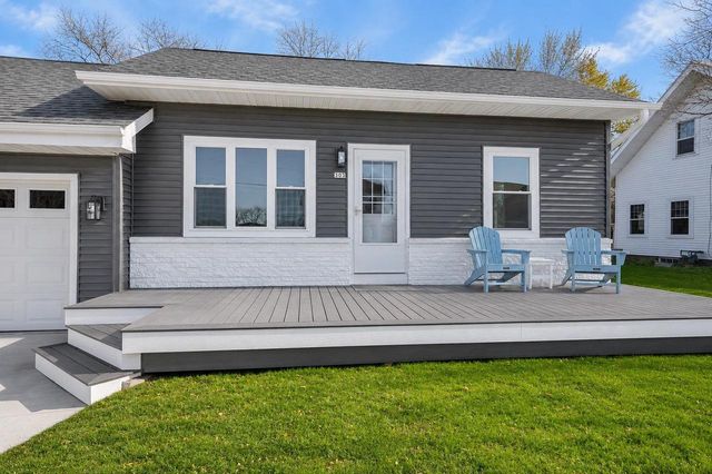 303 S 1ST AVENUE, Winneconne, WI 54988