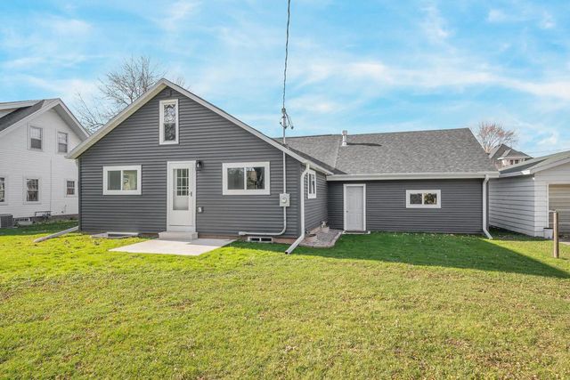 303 S 1ST AVENUE, Winneconne, WI 54988
