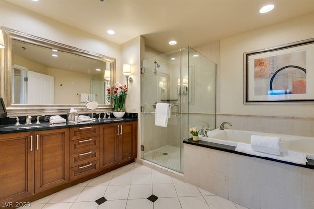 145 East HARMON Avenue 2417, Las Vegas, NV 89109