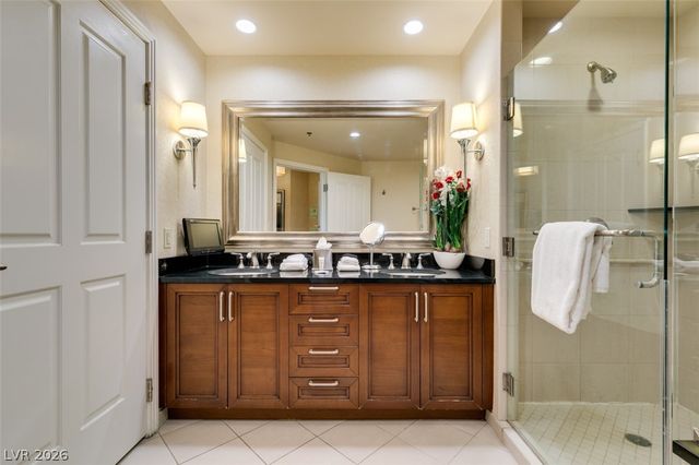 145 East HARMON Avenue 2417, Las Vegas, NV 89109