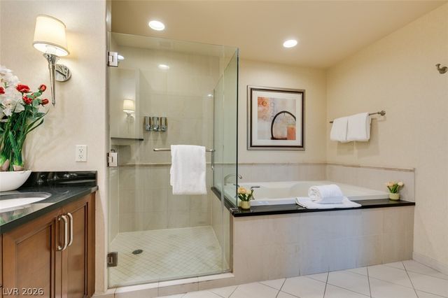 145 East HARMON Avenue 2417, Las Vegas, NV 89109