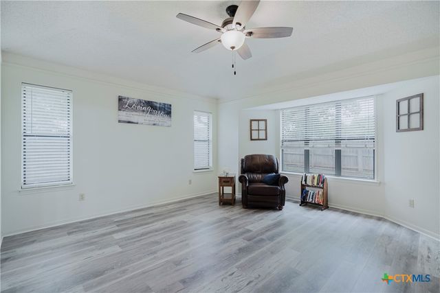 1012 Pin Oak Drive, Belton, TX 76513