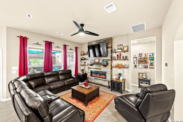5611 Strimple St, New Braunfels, TX 78132
