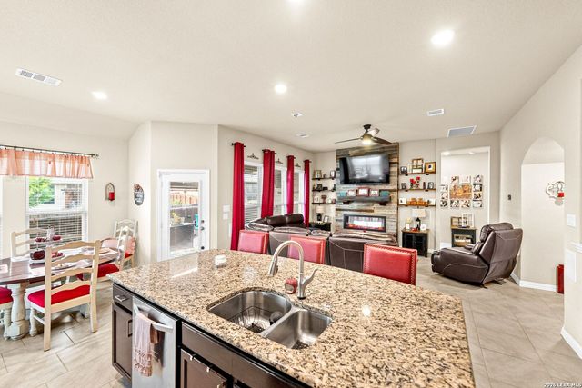 5611 Strimple St, New Braunfels, TX 78132