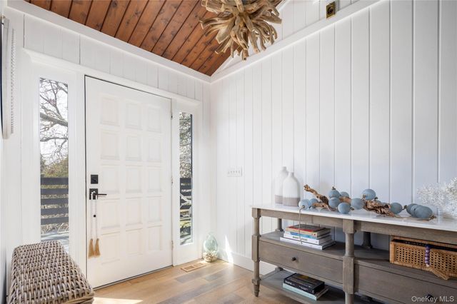 10 Cedar Avenue, Southampton, NY 11968