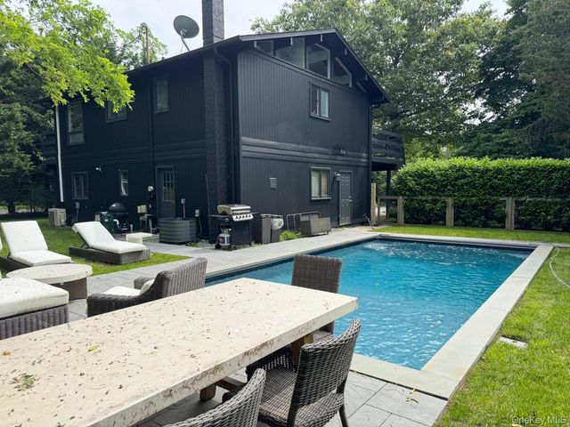 10 Cedar Avenue, Southampton, NY 11968