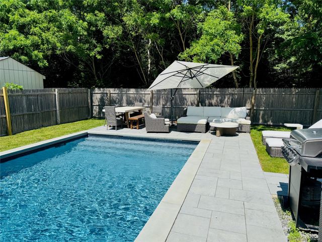 10 Cedar Avenue, Southampton, NY 11968