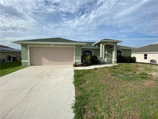 306 NE 14th TER, Cape Coral, FL 33909