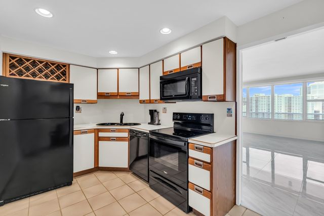 3300 NE 36th Street 1711, Fort Lauderdale, FL 33308
