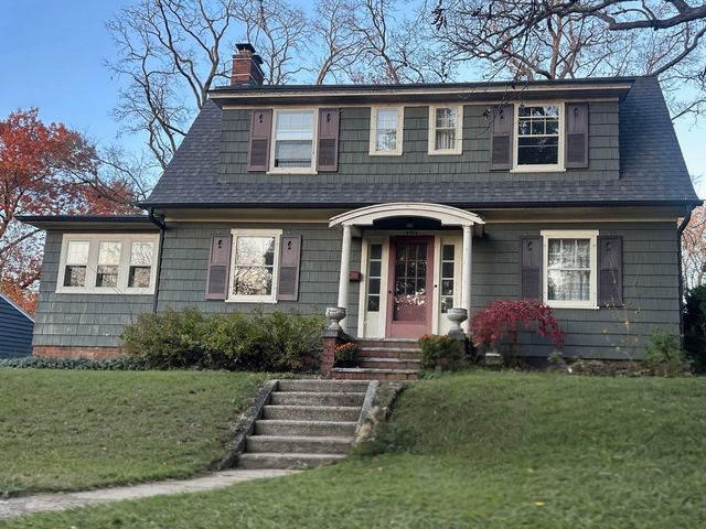 1326 Brownwood Drive, Rockford, IL 61107