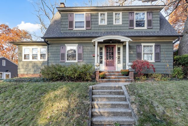 1326 Brownwood Drive, Rockford, IL 61107