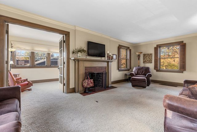 1326 Brownwood Drive, Rockford, IL 61107