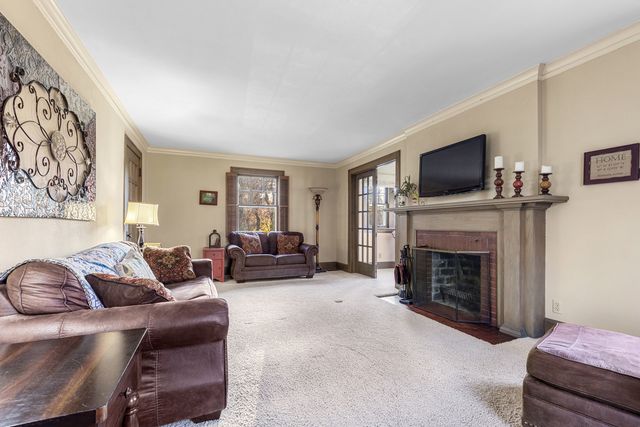 1326 Brownwood Drive, Rockford, IL 61107