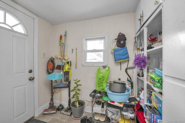 70 Hinsdale Avenue, Floral Park, NY 11001