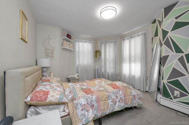 70 Hinsdale Avenue, Floral Park, NY 11001