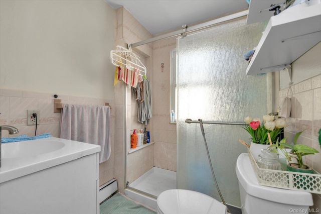 70 Hinsdale Avenue, Floral Park, NY 11001