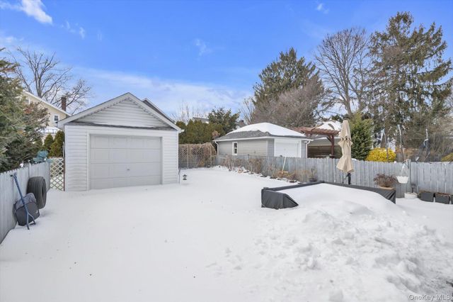 70 Hinsdale Avenue, Floral Park, NY 11001