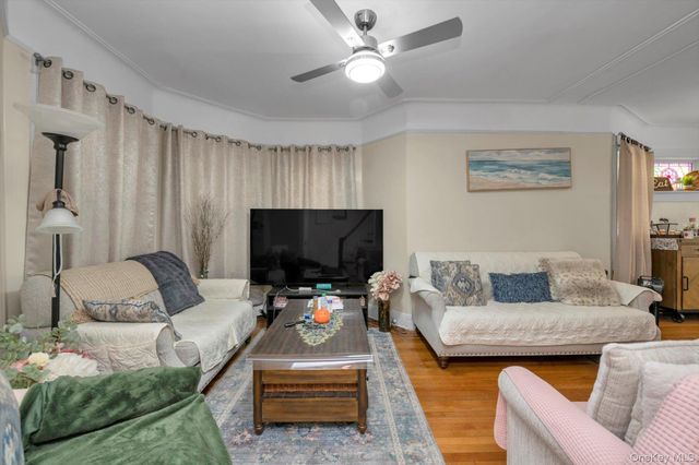 70 Hinsdale Avenue, Floral Park, NY 11001