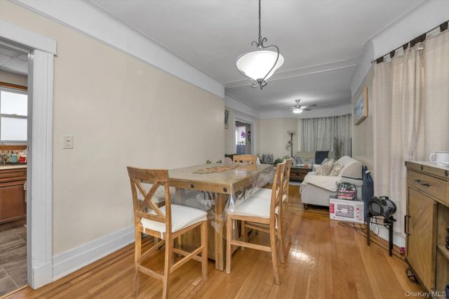 70 Hinsdale Avenue, Floral Park, NY 11001