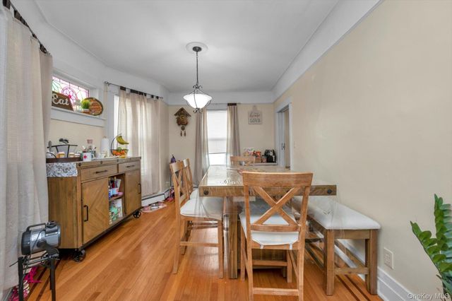 70 Hinsdale Avenue, Floral Park, NY 11001