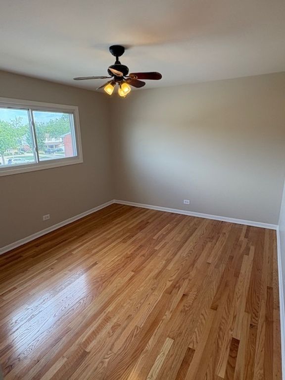 Image 13 of property listing at 975 N York Street, Elmhurst, IL 60126