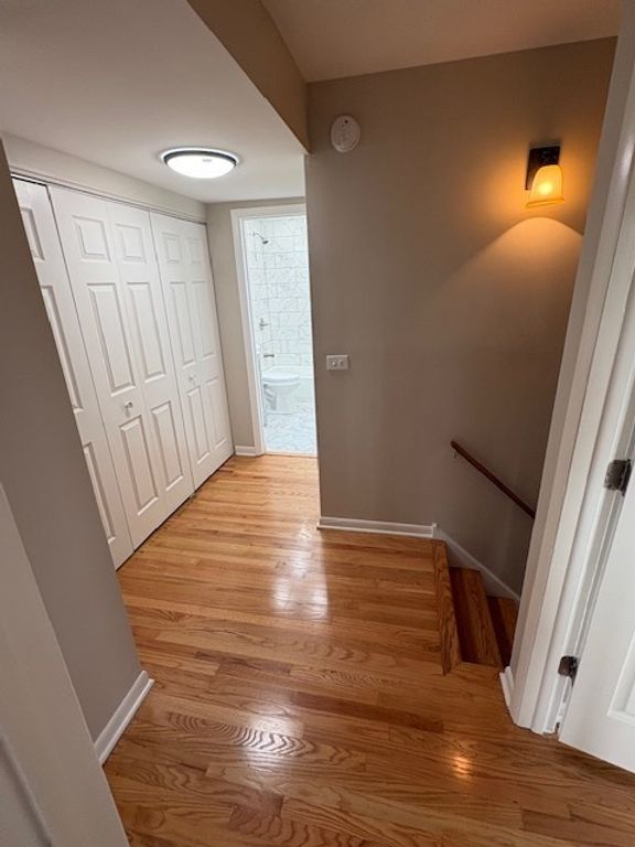 Image 15 of property listing at 975 N York Street, Elmhurst, IL 60126