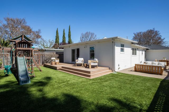 1067 17th Avenue, Redwood City, CA 94063