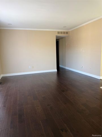 15792 CAMBRIDGE Drive, Clinton Charter Township, MI 48038