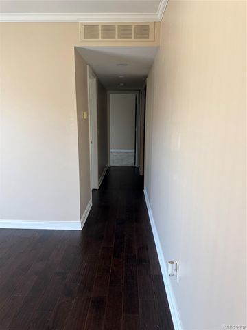 15792 CAMBRIDGE Drive, Clinton Charter Township, MI 48038
