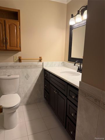 15792 CAMBRIDGE Drive, Clinton Charter Township, MI 48038