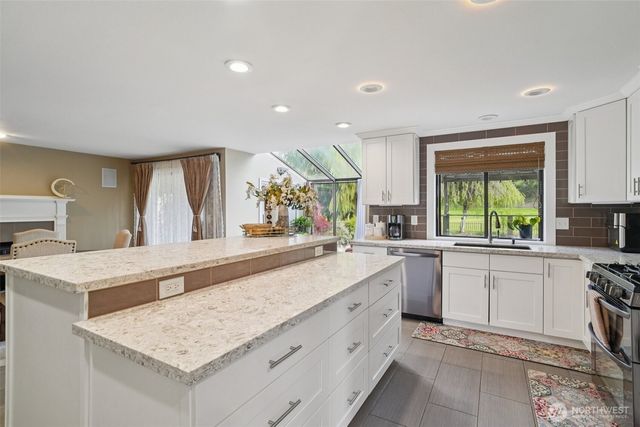 25114 Lake Wilderness Country Club Drive SE, Maple Valley, WA 98038