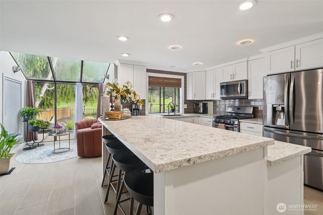25114 Lake Wilderness Country Club Drive SE, Maple Valley, WA 98038