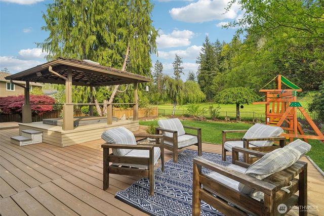 25114 Lake Wilderness Country Club Drive SE, Maple Valley, WA 98038