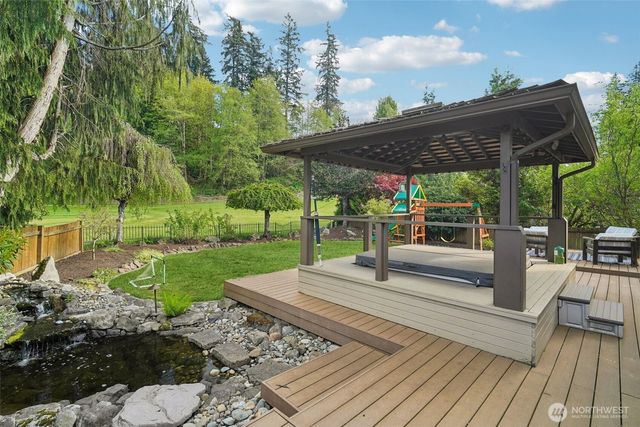 25114 Lake Wilderness Country Club Drive SE, Maple Valley, WA 98038