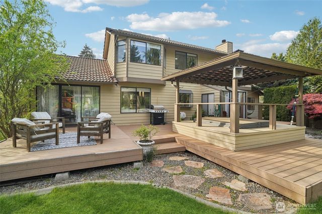 25114 Lake Wilderness Country Club Drive SE, Maple Valley, WA 98038