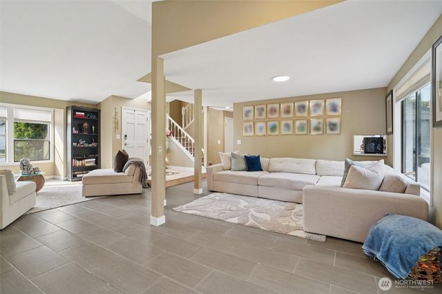 25114 Lake Wilderness Country Club Drive SE, Maple Valley, WA 98038