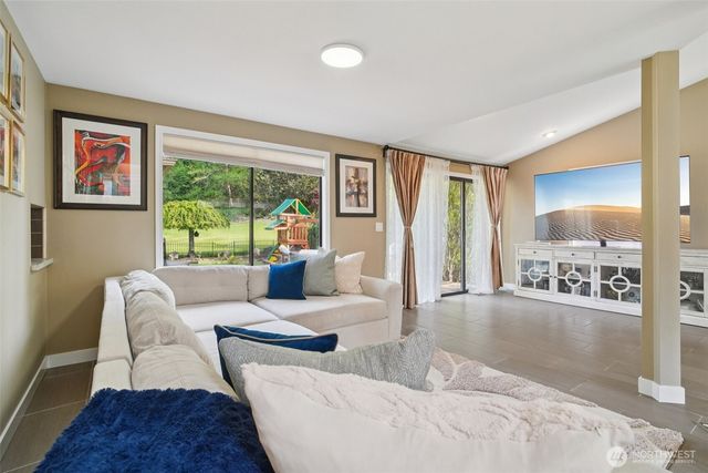 25114 Lake Wilderness Country Club Drive SE, Maple Valley, WA 98038