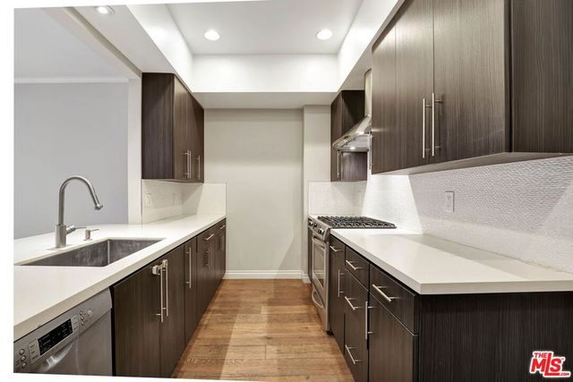 1260 S Beverly Glen Boulevard 304, Los Angeles, CA 90024