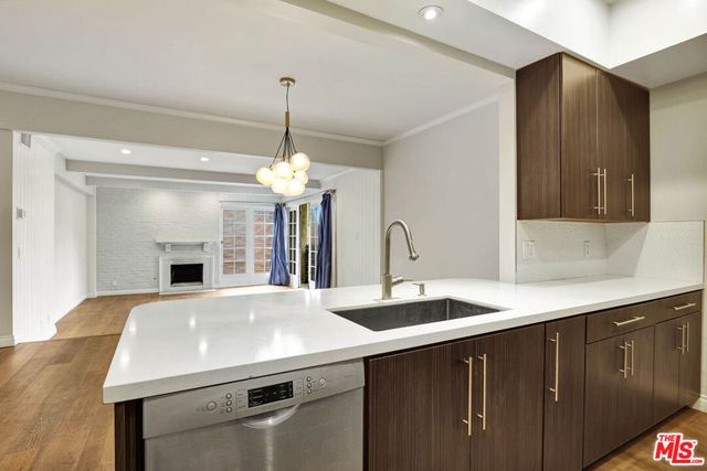 1260 S Beverly Glen Boulevard 304, Los Angeles, CA 90024
