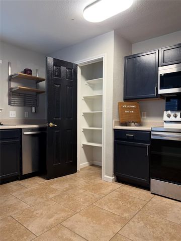 7108 Walkup LN, Austin, TX 78747