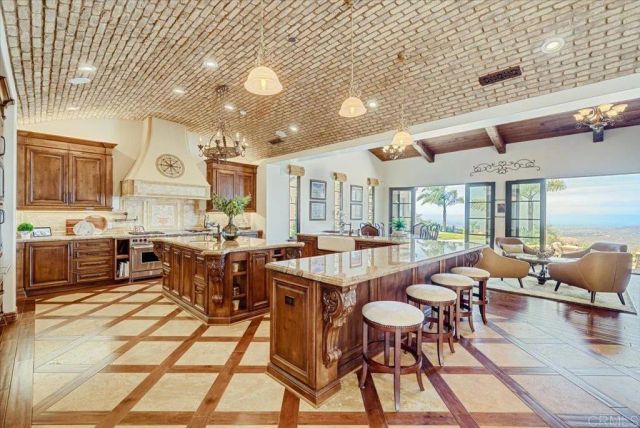 7930 Camino De Arriba, Rancho Santa Fe, CA 92067