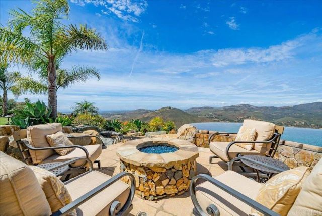 7930 Camino De Arriba, Rancho Santa Fe, CA 92067