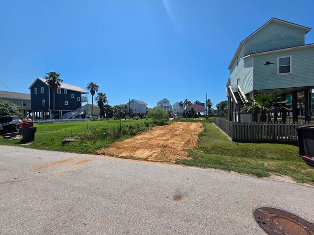 11213 Reagor Way, Galveston, TX 77554