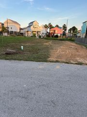 11213 Reagor Way, Galveston, TX 77554