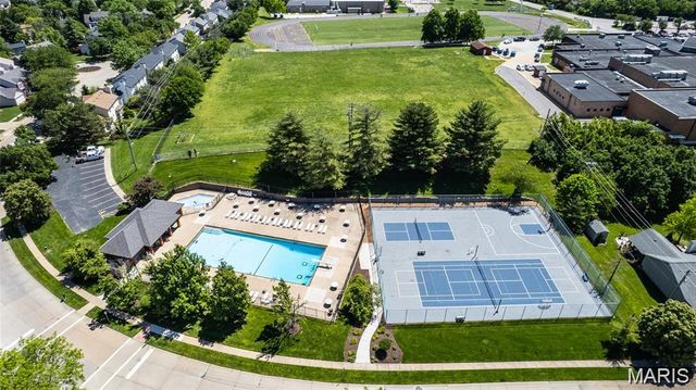 1215 Summerpoint Lane, Fenton, MO 63026