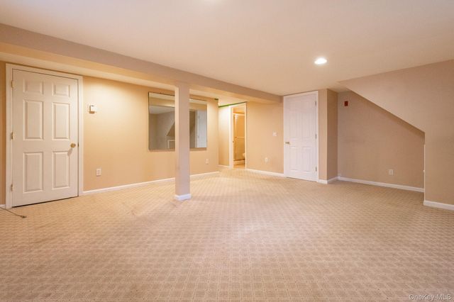 4 Manchester Drive, Bethpage, NY 11714