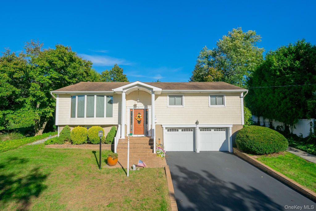 4 Manchester Drive, Bethpage, NY 11714