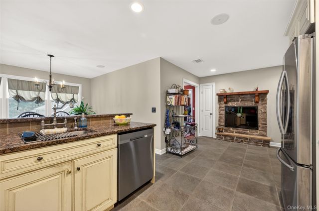 14 Mayfair Drive, Huntington, NY 11743