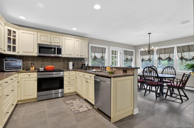 14 Mayfair Drive, Huntington, NY 11743